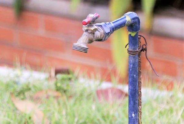 vecinos-molestos-por-cortes-de-agua-sin-aviso-cover