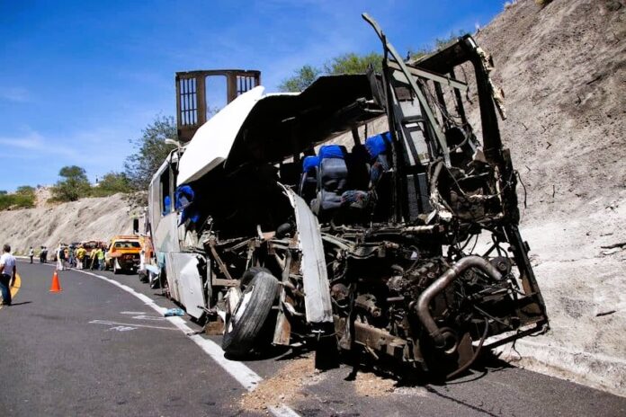 944268_Oaxaca-Accidente-Autobús-1_impreso