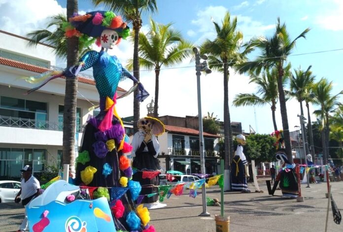 Puerto-Vallarta-fusion-entre-Dia-de-Muertos-y-Halloween--905x613