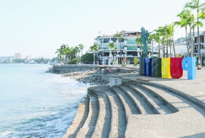 Malecon-de-Puerto-Vallarta-768x520