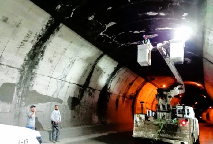 Mantenimiento-en-tunel-grande-del-Libramiento-905x613