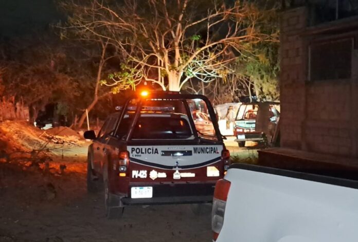 Patrulla-en-sitio-donde-localizaron-cuerpo--905x613