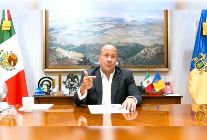 alfaro-exhibe-medio-comunicacion-905x613