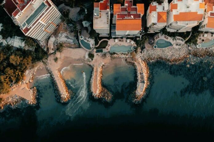 pexels-Alessandro-Aviles-Puerto-Vallarta-768x512