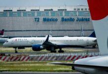 Mexico Air Traffic Controllers Threaten Strike Ahead of FIFA World Cup