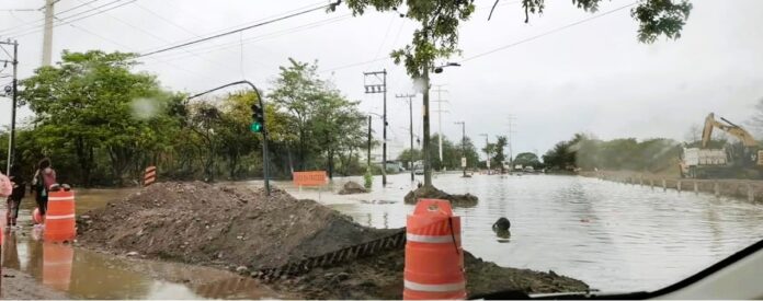 Do-Not-Cross-Paso-del-Guayabo-Officials-Warn-Drivers