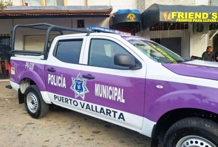 Munguia-entrega-patrullas-en-Vallarta1-905x613