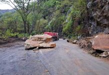 Highway 200 Slide Cleanup Continues South of Vallarta