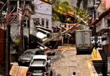Dump Truck Hits Power Pole in Romantic Zone, Causing Outages and Traffic Disruption