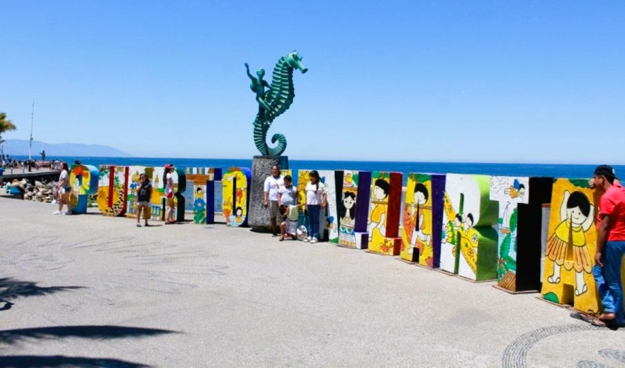 Centro-de-Puerto-Vallarta-sin-turistas-905x613