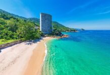 Semarnat Moves to Demolish Puerto Vallarta Building Constructed Over the Sea