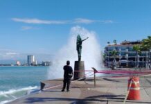 Red Flags and Boardwalk Restrictions Remain in Puerto Vallarta After Simon
